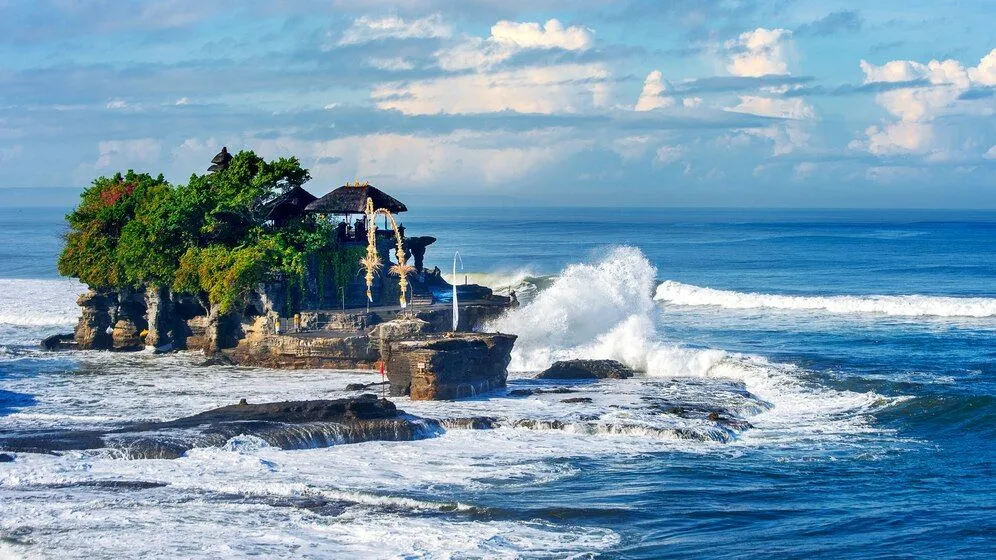 tanah-lot-temple-bali-island-indonesia_335224-394.jpg