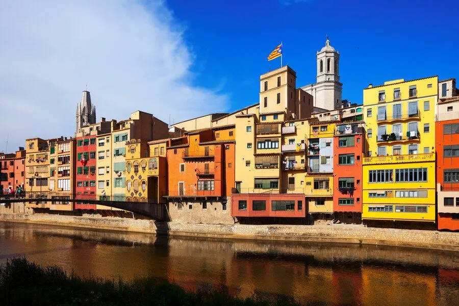 picturesque-houses-river-bank-girona_1398-3060.jpg