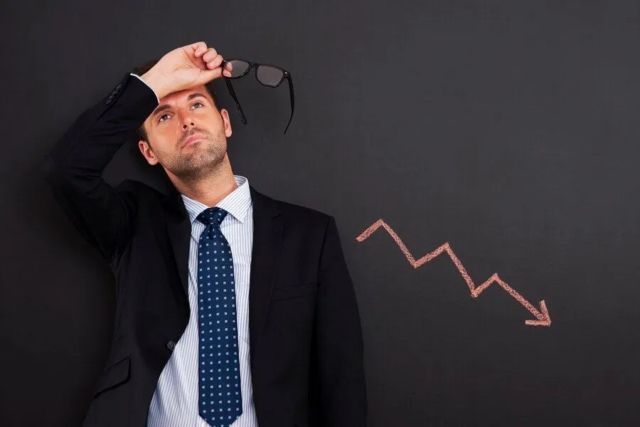 worried-businessman-with-sign-decreased-profit_329181-720.jpg worried-businessman-with-sign-decreased-profit_329181-720.jpg