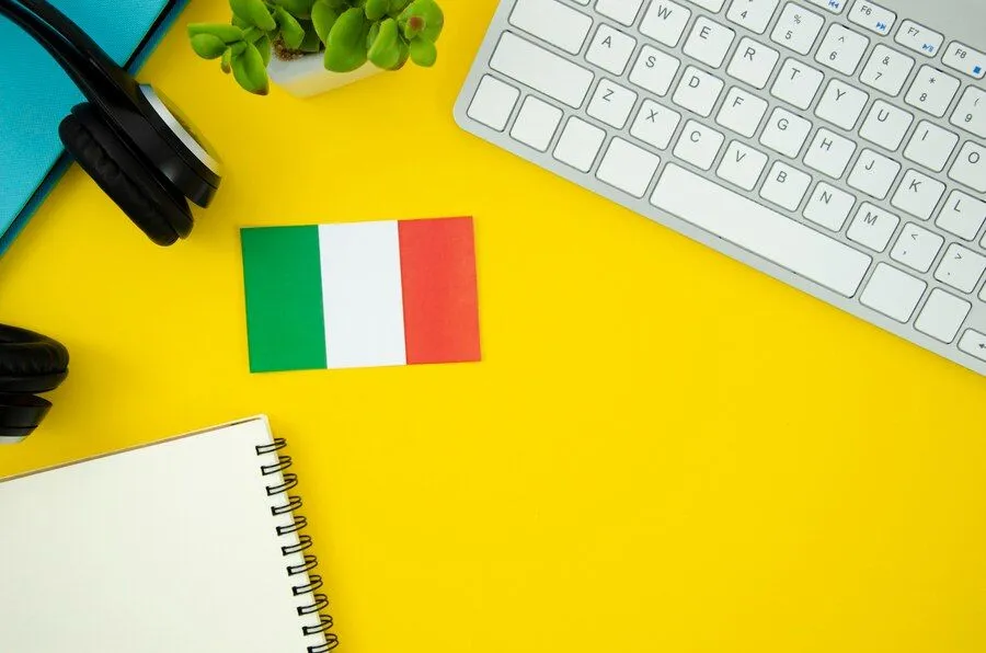 italian-flag-yellow-background_23-2148293446.jpg italian-flag-yellow-background_23-2148293446.jpg