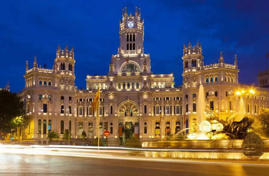palace-communication-night-madrid-spain_1398-4151.jpg