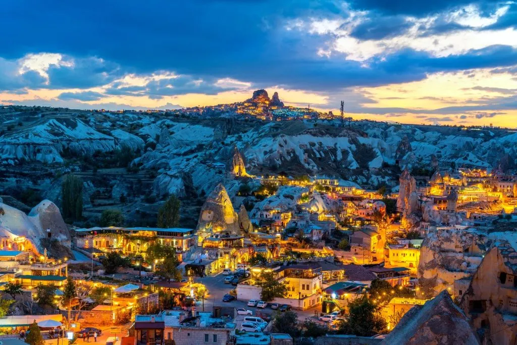 goreme-town-twilight-cappadocia-turkey_335224-564.jpg